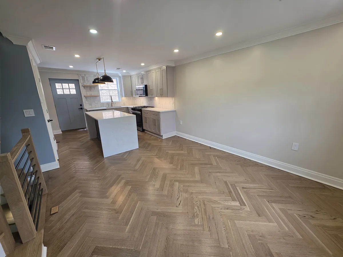 Building Photo - 1453 Morris Ave #2