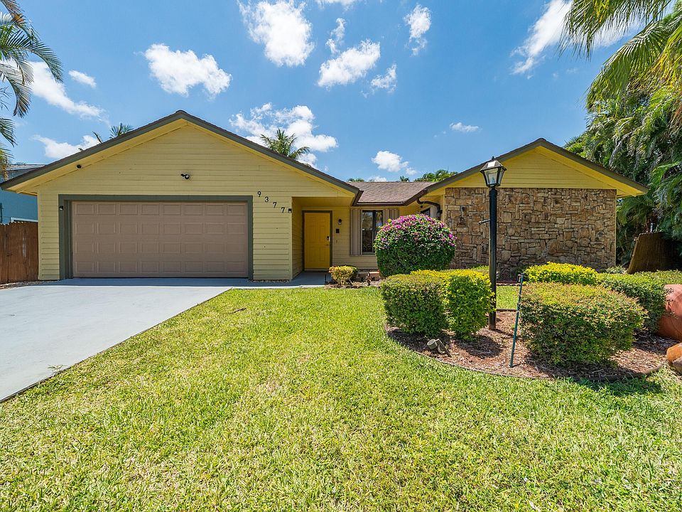 1st image of 9377 Longmeadow Cir