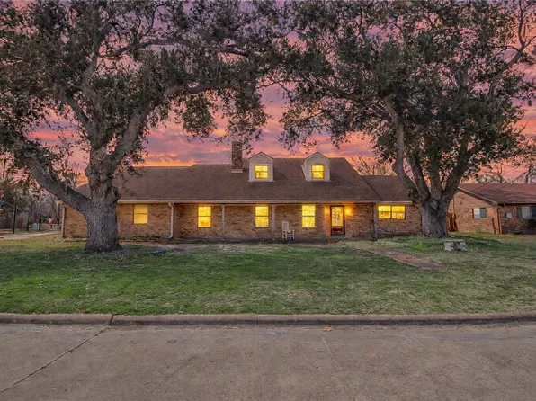 903 Horlock St, Navasota, TX 77868