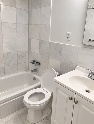 Bathroom, photo 1