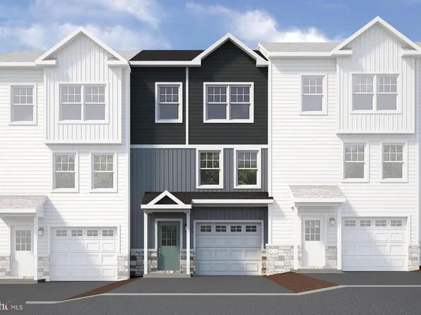 170 Highpoint Park Dr, Pleasant Gap, PA 16823
