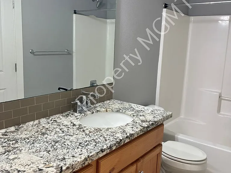 19416 SE River Rd — Photo 16