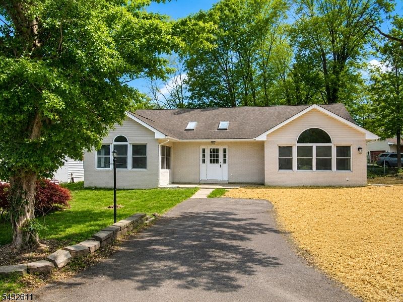 1st image of 7 Lorettacong Dr
