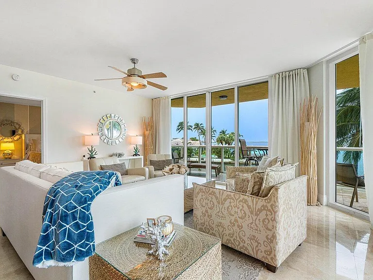 2650 Lake Shore Dr #206 — Photo 4