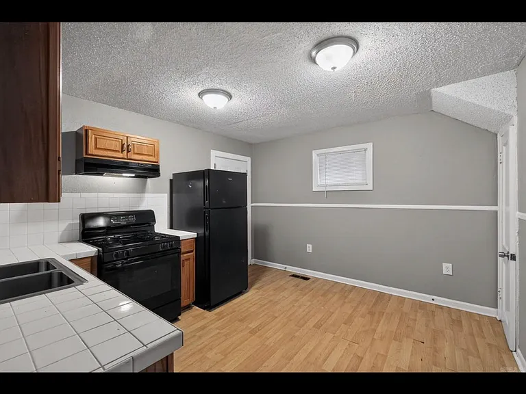 410 W 51st St — Photo 10