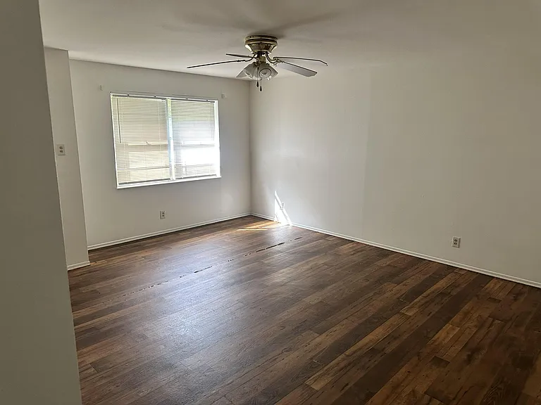 2322 Kaynell Dr — Photo 2