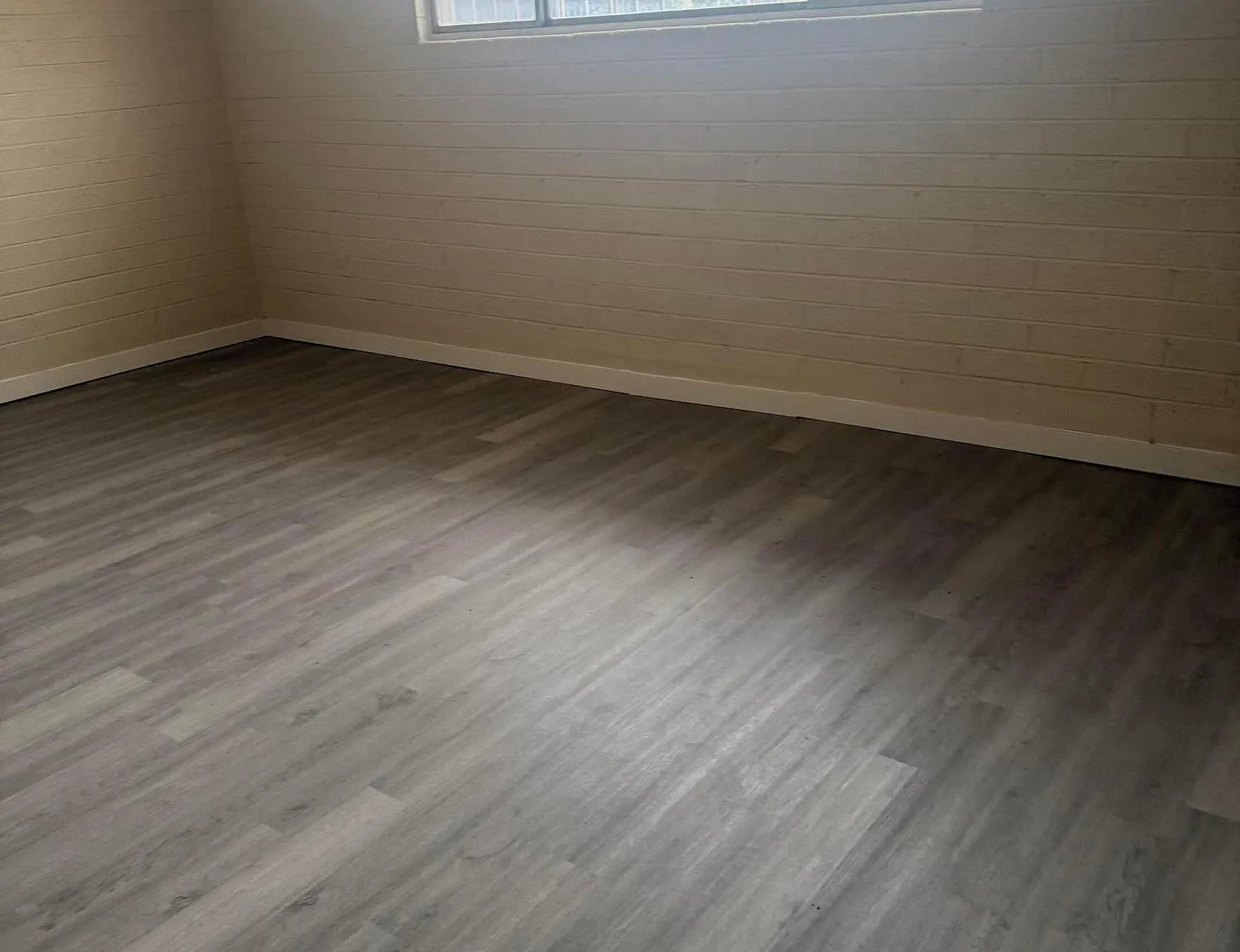 4 bed, 2.0 bath, 7018 sqft, $1,500 — Photo 1