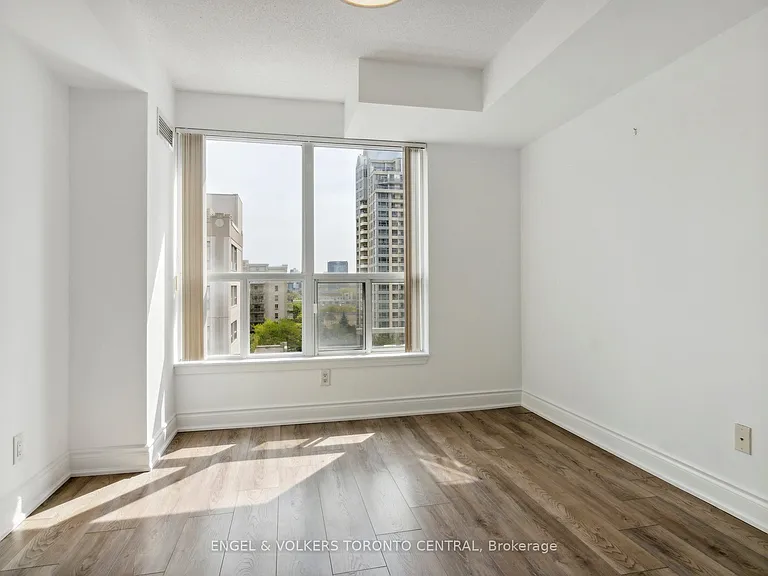 19 Barberry Pl #711 — Photo 22