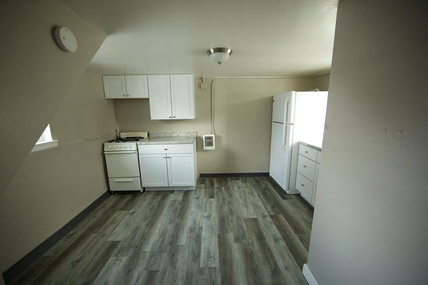 601 E 2nd Ave — Photo 3