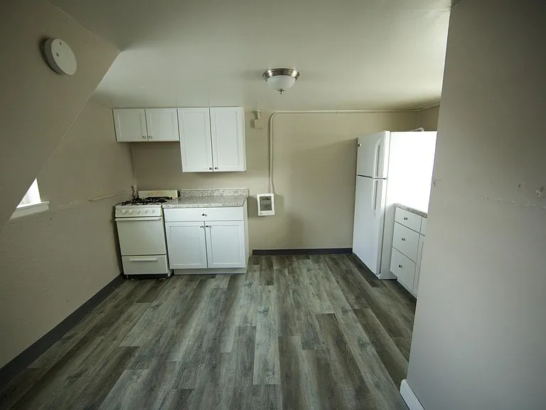 601 E 2nd Ave #4 — Photo 3