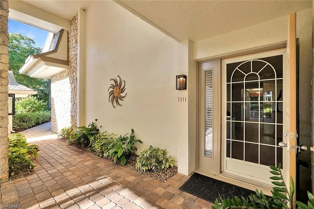 3 bed, 2.0 bath, 2060 sqft, $10,000 — Photo 2
