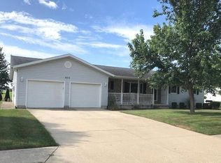 909 Ashwood Dr, Effingham, IL 62401