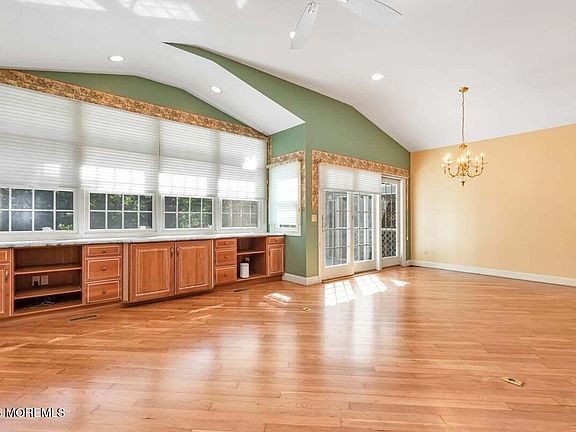 3rd image of 48 Ravine Drive
