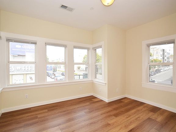 3rd image of 2402 Lombard St