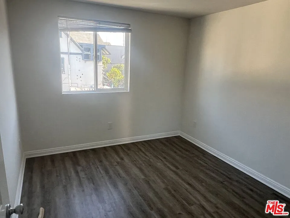3 bed, 2.0 bath, 1200 sqft, $3,200 — Photo 2