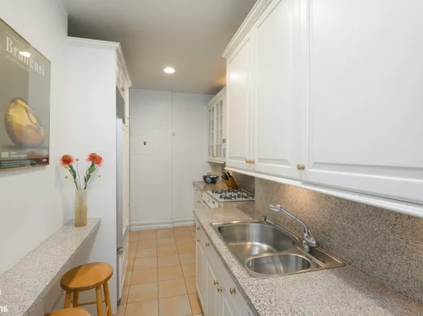 258 Riverside Drive image 8 of 10