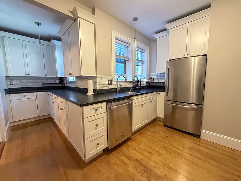 569 Franklin St #6 — Photo 8