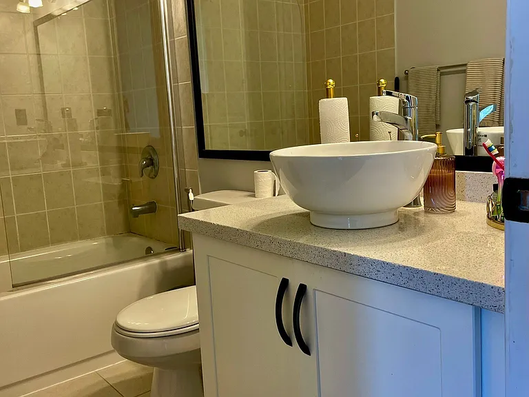 310 Red Maple Rd E #217 — Photo 15