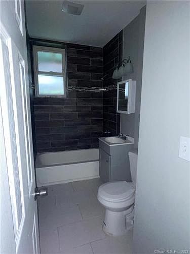2nd image of 46 Huntington St #1A