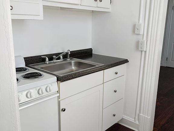 5th image of 212 Forster St APT 4