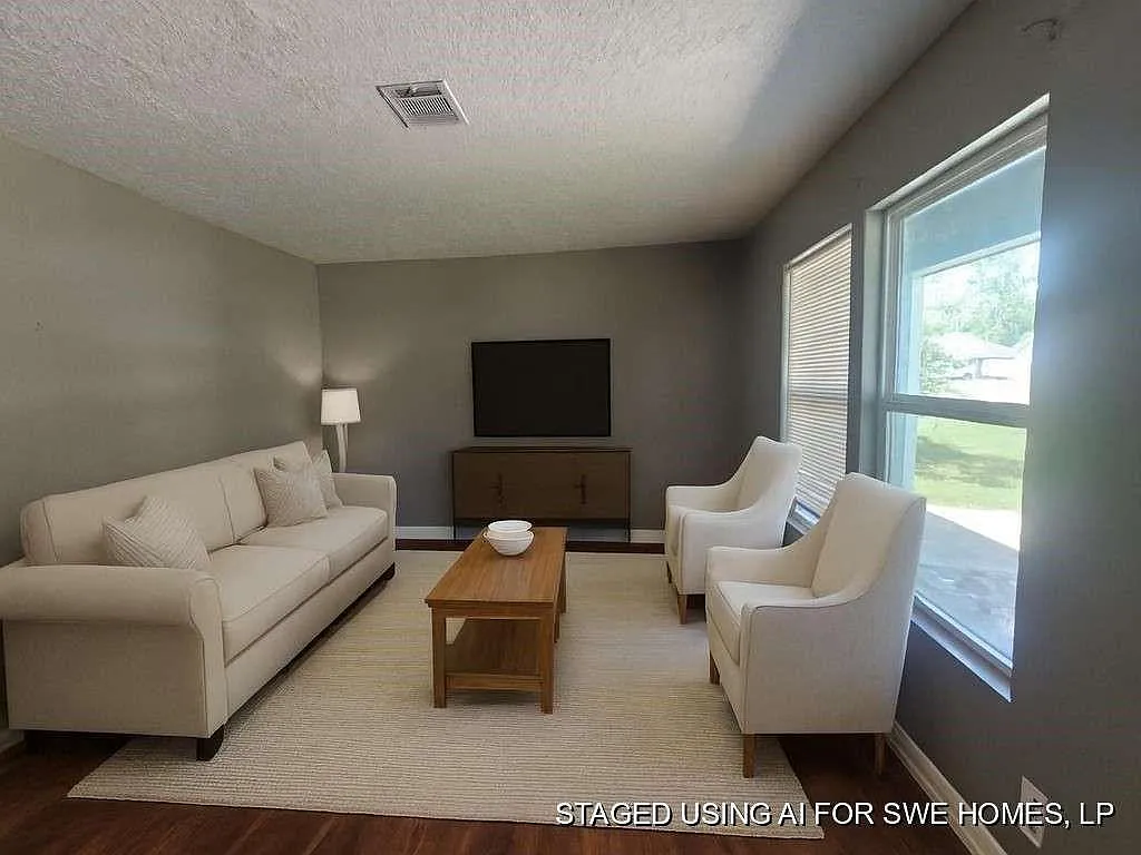 3 bed, 1.0 bath, 1078 sqft, $1,799 — Photo 2