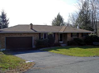 29 Lake Louis Dr, Moscow, PA 18444