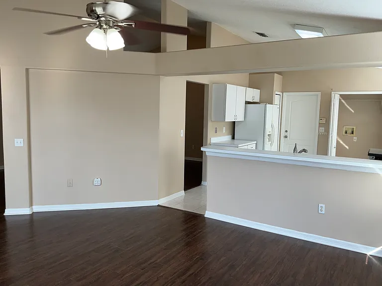 1527 Firewheel Dr — Photo 2