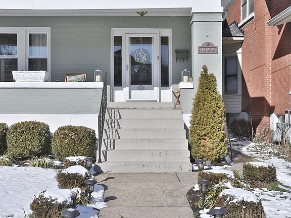 3rd image of 1955 Roanoke Ave