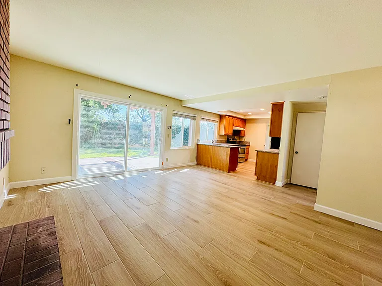 10 Coldbrook — Photo 9
