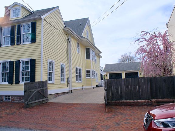 Side elevation - 3 floors! 