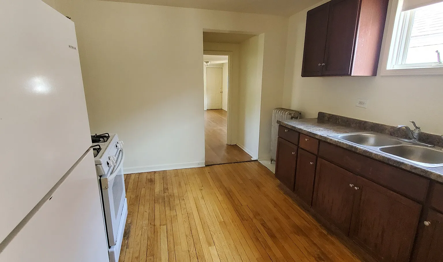4 bed, 1200 sqft, $1,700 — Photo 3