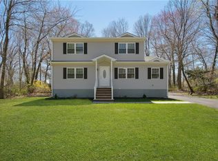 11 Bellows Ln, New City, NY 10956