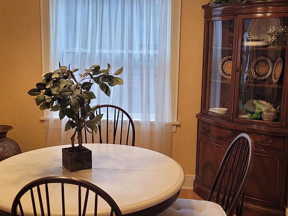 4th image of 3848 Eliot Rd