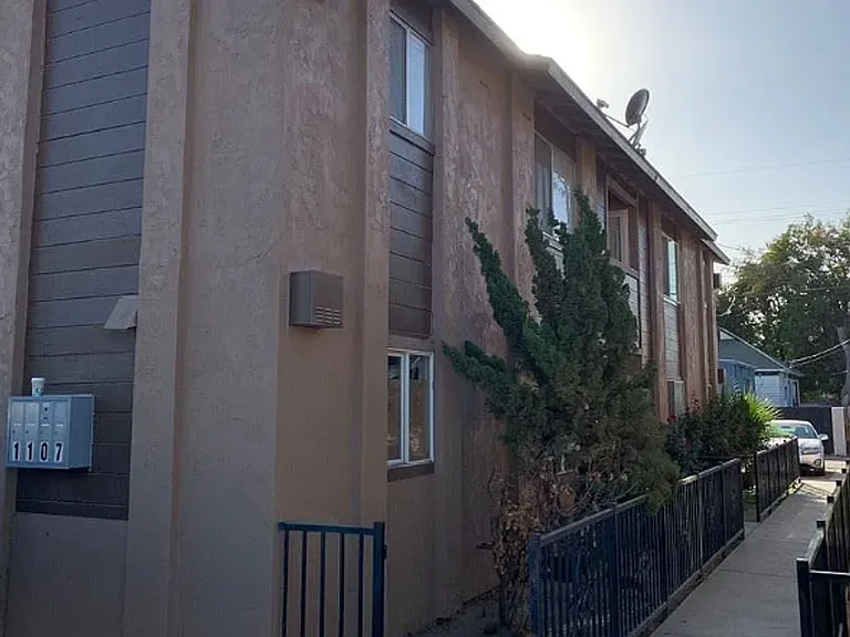1107 L Street A-D — Photo 1
