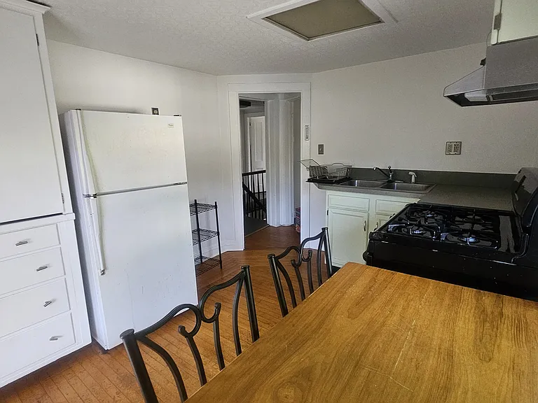 102 W Market St #2 — Photo 5