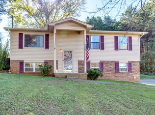 409 Old Dandridge Pike, Strawberry Plains, TN 37871