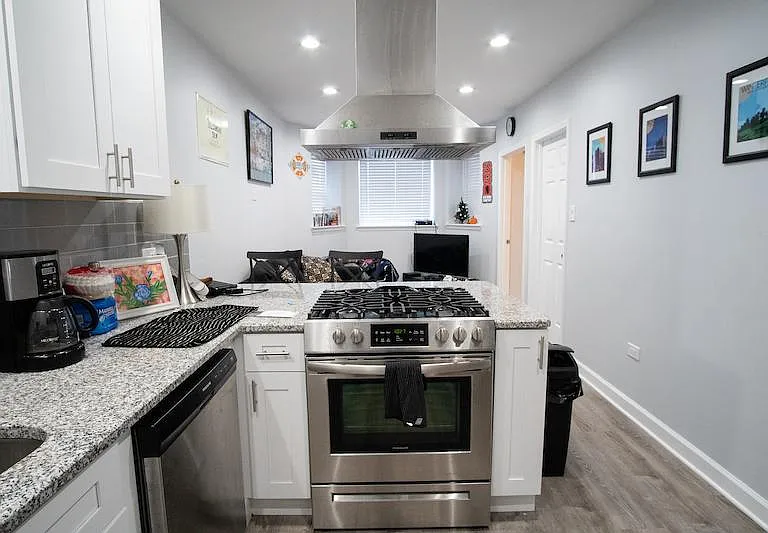 3225 N Wilton Ave #G — Photo 8