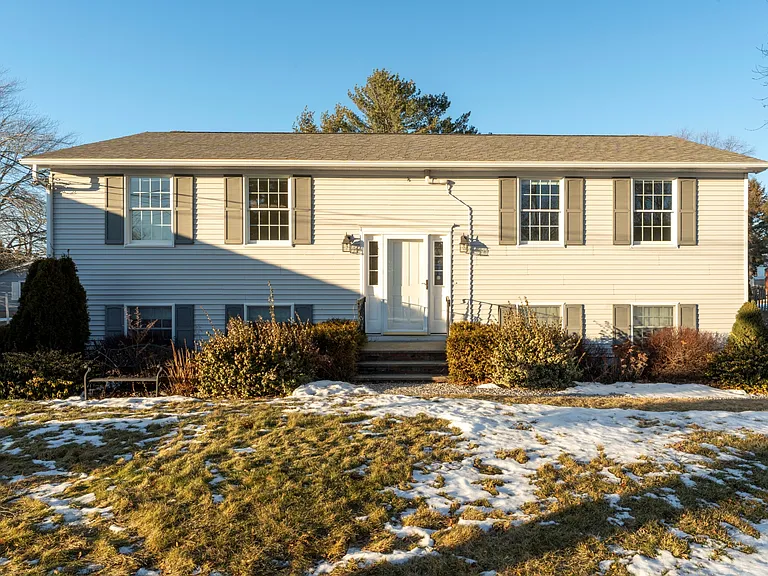 50 Laurel Cir — Photo 2