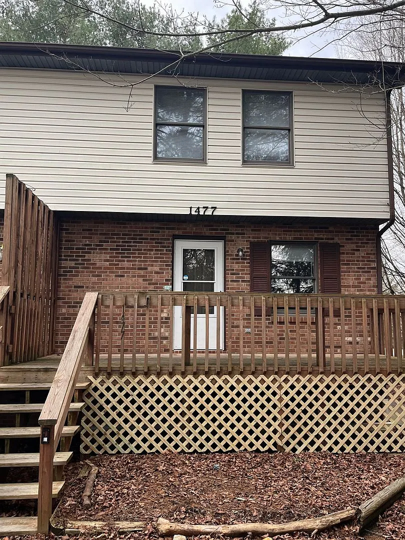 Renovated Home Near Virginia Tech — Photo 3