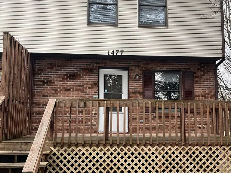 1477 Sandy Cir — Photo 3