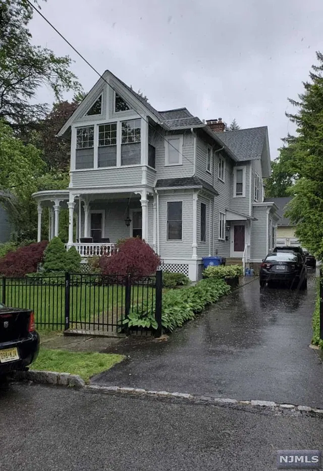 1 bed, 900 sqft, $2,000 — Photo 3