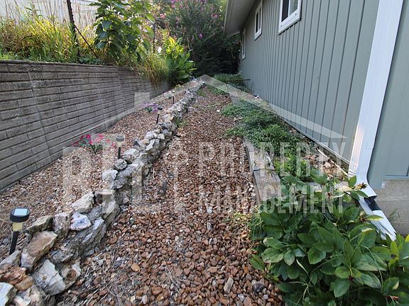 3rd image of 12 Lakehaven Dr