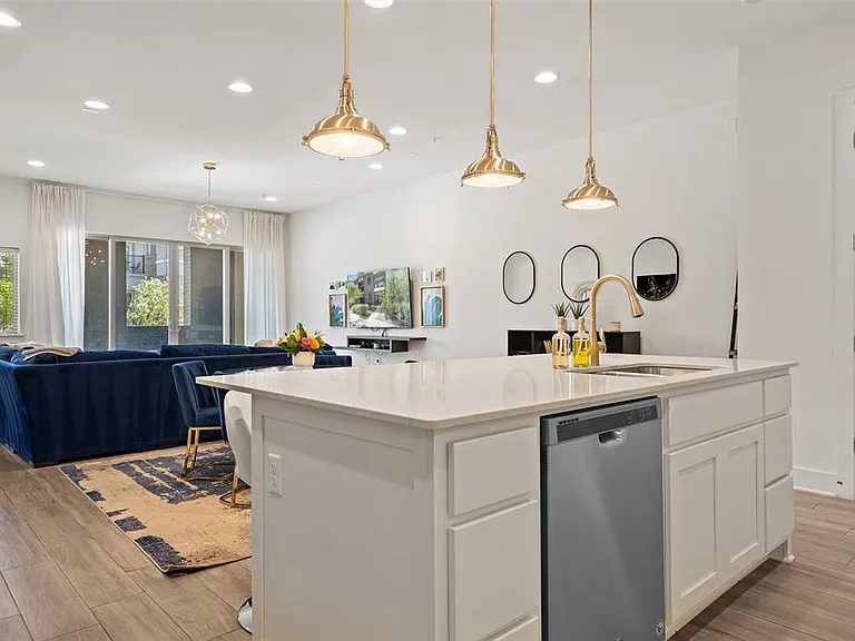 2211 Robert Browning St — Photo 10