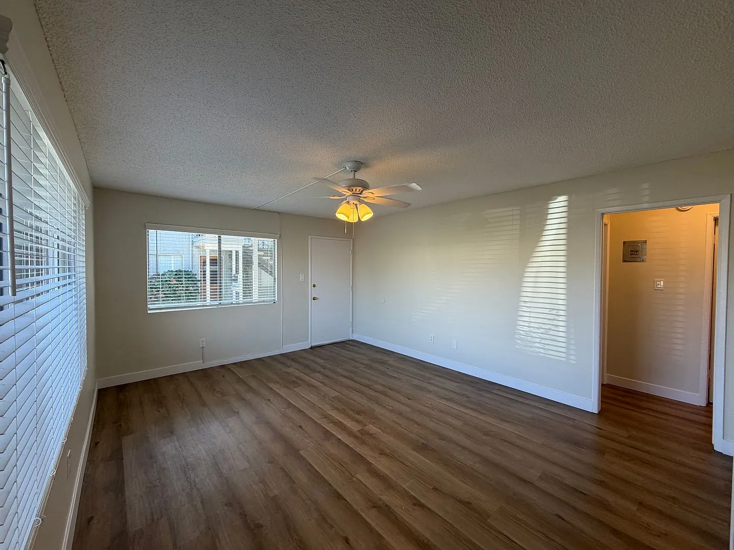 Los Alamitos 2 Bedroom, 1 Bath with a 1 car Garage! — Photo 4