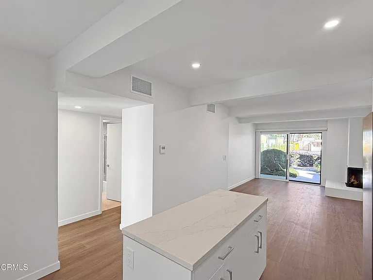 61 Redwood Ave — Photo 17