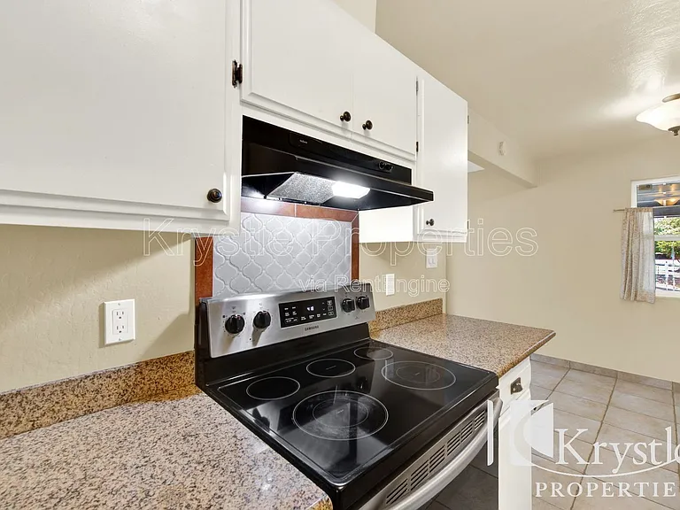 544 Fleming Ave E — Photo 14