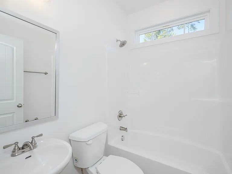 402 Manly Way — Photo 32