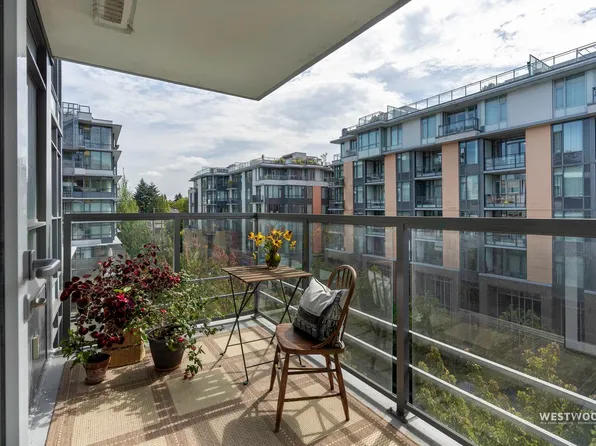 2080 Broadway W #661, Vancouver, BC V6J 0C7