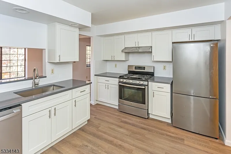2 bed, 1.0 bath, 1152 sqft, $2,750 — Photo 2