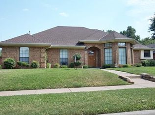 2214 Rolling Oak Ln, Garland, TX 75044